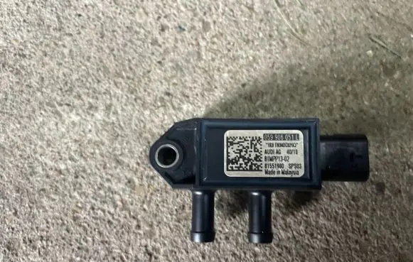 Audi Q7 4M Exhaust gas pressure sensor 059906051L