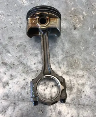 KIA Rio Piston with connecting rod