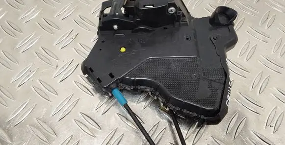 Toyota Prius+ (ZVW40) Front door lock 2071322