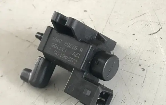 Opel Astra J Vacuum valve 8972882491 70246100