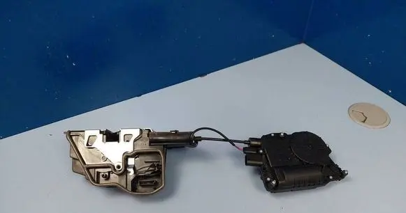 BMW 5 F10 F11 Front door lock 51217185691 51217155153 7185691