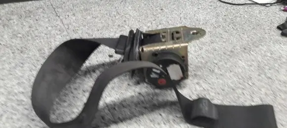 Mini One - Cooper R50 - 53 Front seatbelt