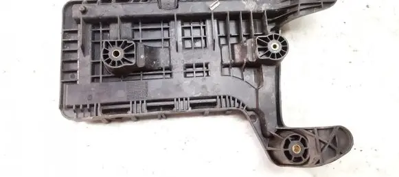 Volkswagen PASSAT B6 Battery box tray 1K0915333C