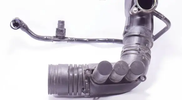 Volkswagen PASSAT B8 Air intake hose/pipe 04E129651C