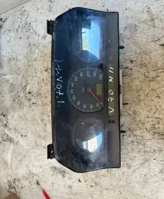 Volvo S70 V70 V70 XC Speedometer (instrument cluster) 9168144