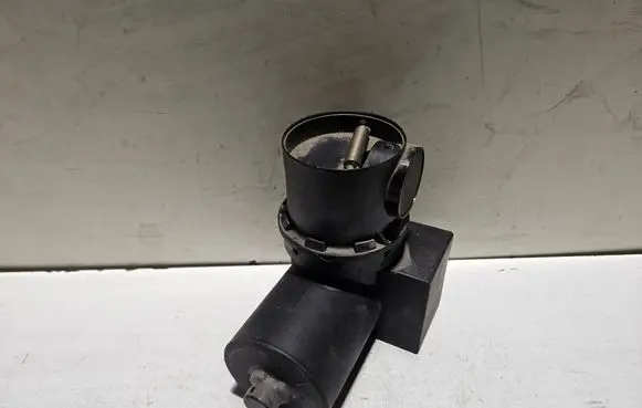 Audi 80 90 B3 Central locking vacuum pump 218121