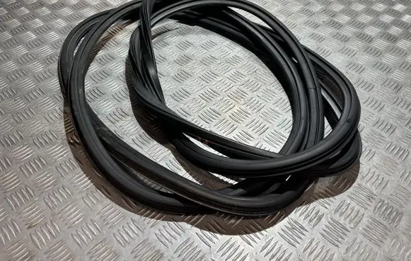 Audi A3 S3 8V Front door rubber seal VW25064