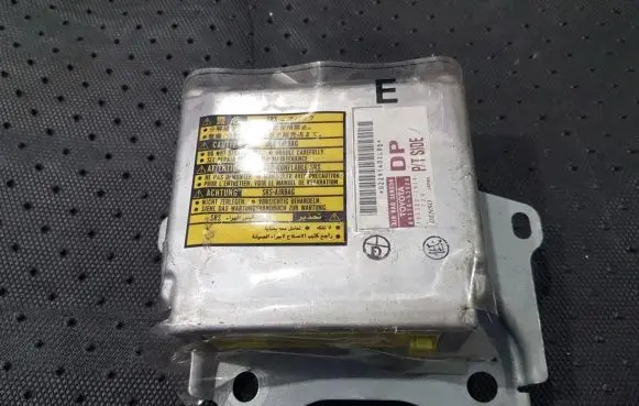 Lexus IS 200-300 Airbag control unit/module 8917053020 1523002914
