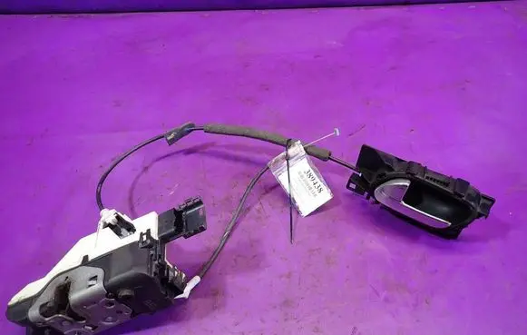 Peugeot 3008 I Front door lock 