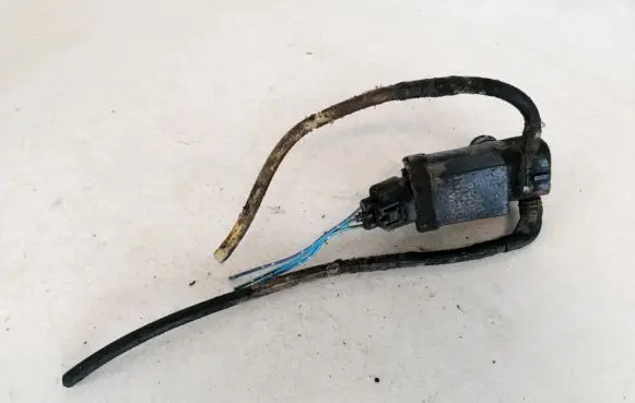Toyota Corolla E120 E130 Windscreen/windshield washer pump 8533044010 85330-44010