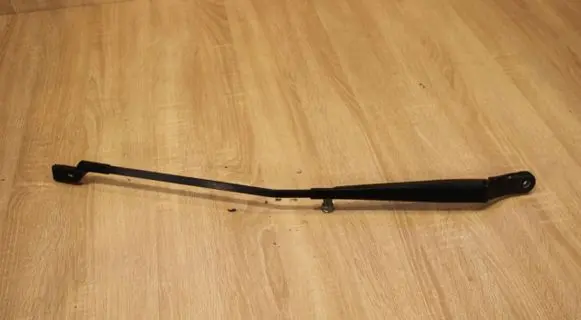 Peugeot 5008 Front wiper blade arm