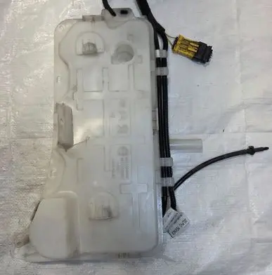 Opel Combo E Windshield washer fluid reservoir/tank 9817300980