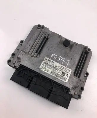 Peugeot 208 Engine control unit/module 9677529580