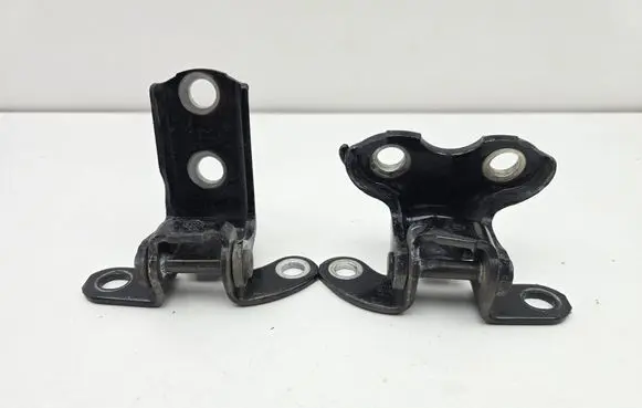 Toyota RAV 4 (XA40) Rear door hinge set 