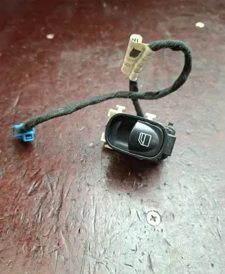Mercedes-Benz C W203 Electric window control switch 501807 A2038200210