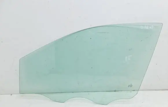 Mercedes-Benz B W246 W242 Front door window glass four-door