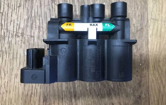Land Rover Discovery 5 Air suspension valve block CPLA5B710AC