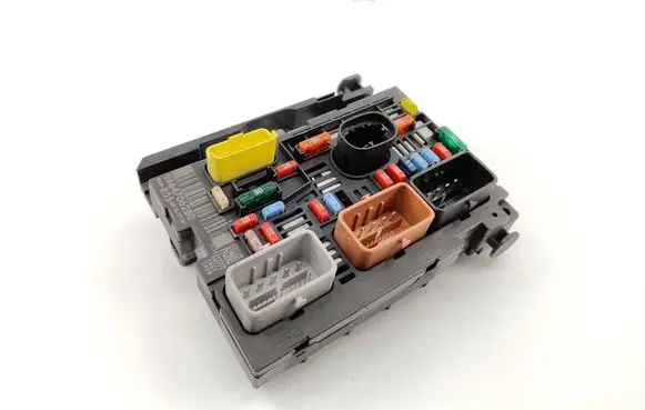 Peugeot 308 Fuse module 9664706280