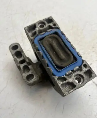Volkswagen PASSAT B6 Engine mount bracket 1KO199262