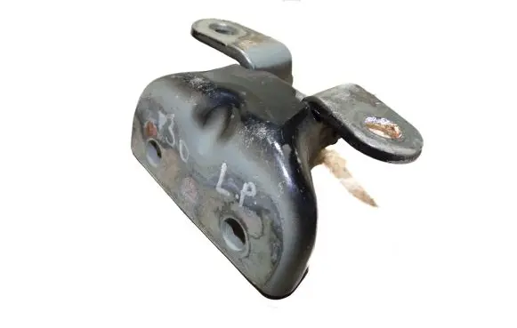 Hyundai i30 Front door lower hinge A046057