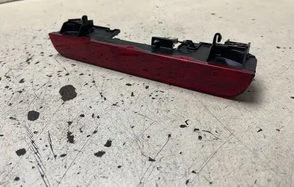 Nissan X-Trail T30 Third/center stoplight P1842