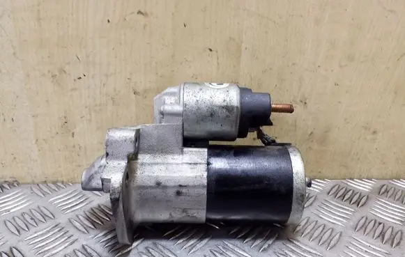 Nissan Qashqai Starter motor M0T21471 P0690165