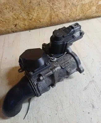 Volkswagen Touran I EGR valve 03G129637A 03G128063A