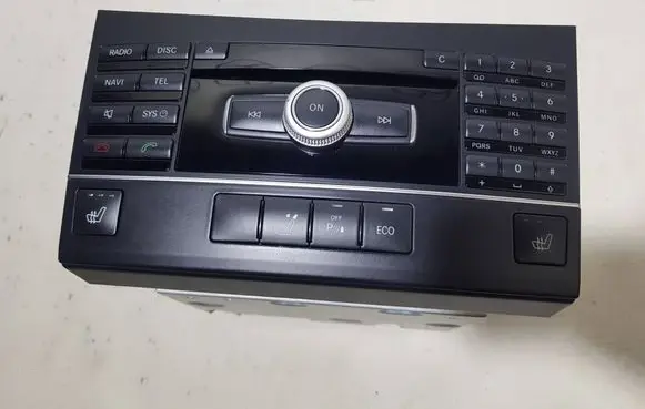 Mercedes-Benz E W212 Radio/CD/DVD/GPS head unit 2129000114DDE A2129000114