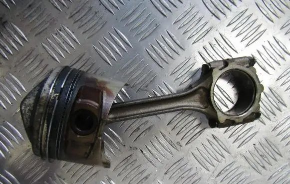 Mitsubishi Galant Piston with connecting rod