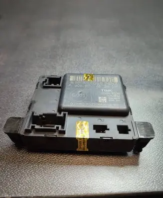 Mercedes-Benz Sprinter W901 W902 W903 W904 Door control unit/module A9068204026