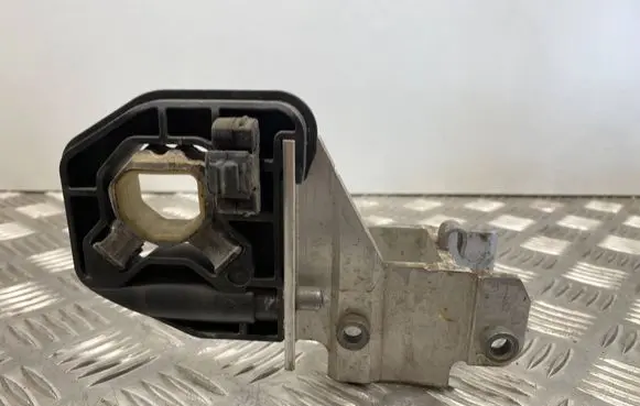 BMW 3 F30 F35 F31 Radiator mount bracket 8620733