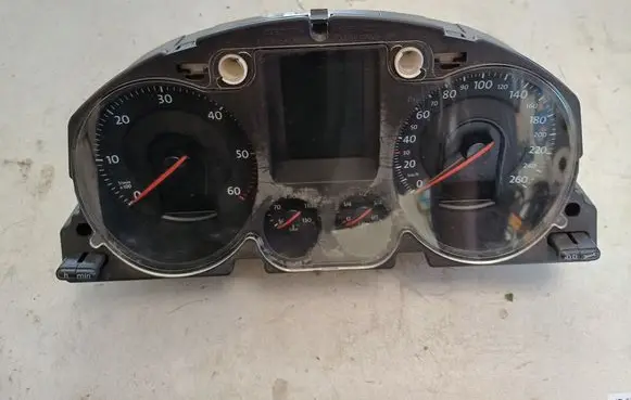 Volkswagen PASSAT B6 Speedometer (instrument cluster) 3C0920871