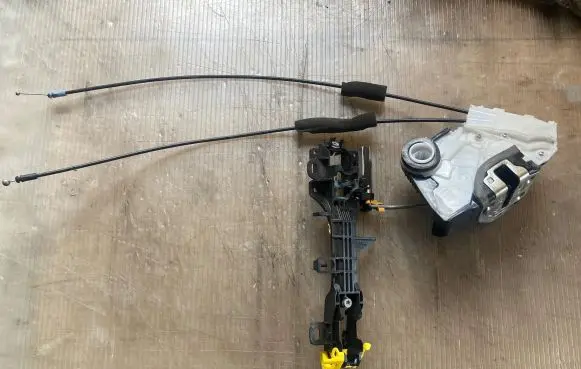 Subaru Outback (BS) Front door lock A047027 MM1LAS