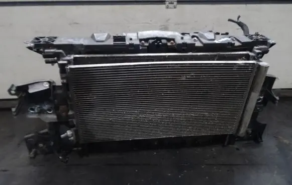 Renault Megane III Radiator support slam panel