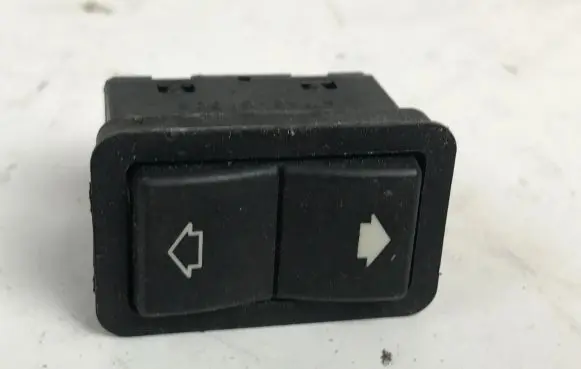 BMW 5 E39 Electric window control switch 8368974