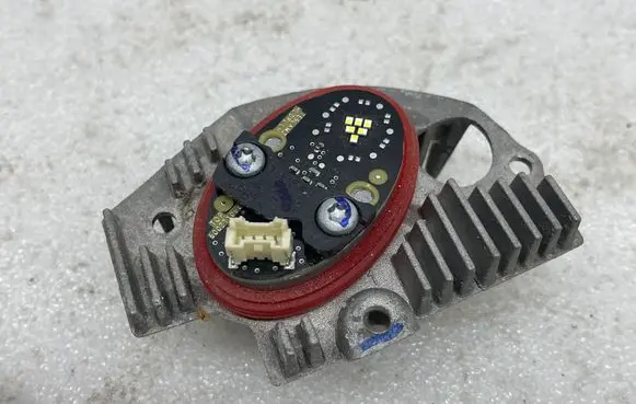 Tesla Model 3 LED ballast control module U170323 1712202752 0293D0