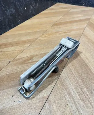 Mercedes-Benz E W211 Lift Jack A2115830415