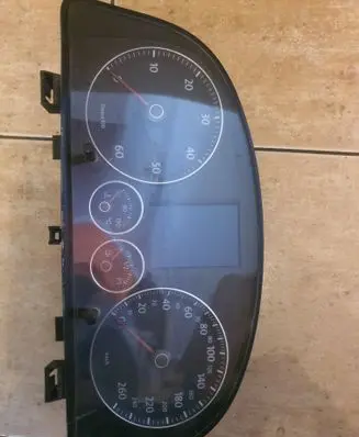 Volkswagen Touran I Speedometer (instrument cluster) 1T0920870G VWZ7ZD9328081 V3354110