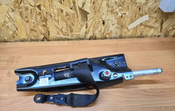 Volvo V70 Front seatbelt 6272174500 615309500D