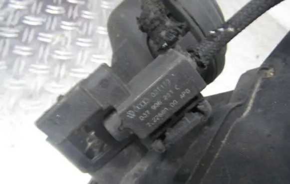 Audi A4 S4 B6 8E 8H Turbo solenoid valve 037906283C 7.22880.00