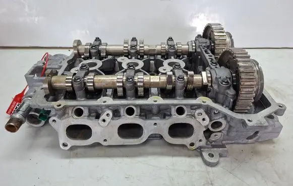 Peugeot 208 I Engine head S27635838 9671871510