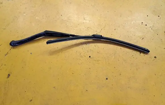 Mercedes-Benz E W212 Windshield/front glass wiper blade A2128201544