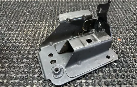 Renault Captur Front bumper mounting bracket 758J70962R