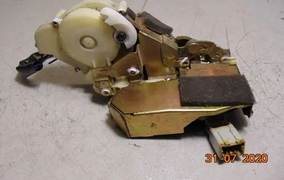 Honda CR-V Front door lock