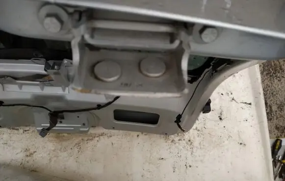 Volvo V50 Tailgate/trunk/boot hinge