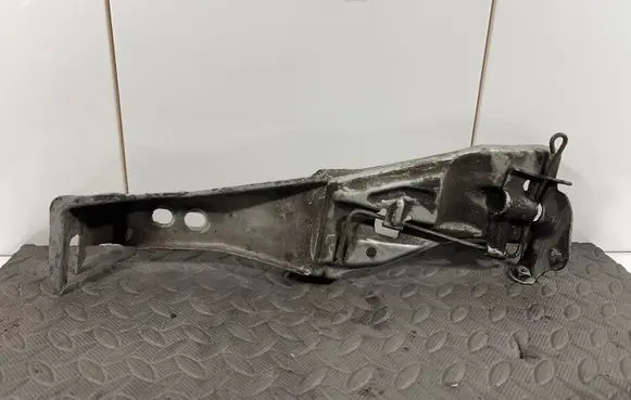 Audi A6 S6 C4 4A Radiator mount bracket 4A0805807