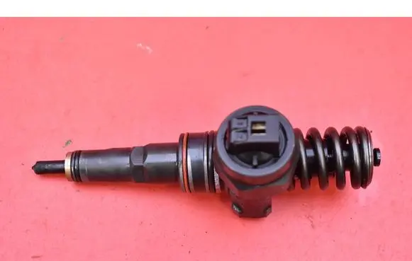 Volkswagen PASSAT B5 Fuel injector 038130073J