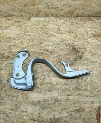 Engine bonnet/hood hinges