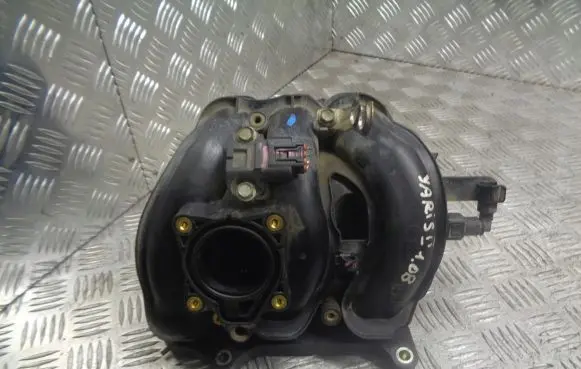 Toyota Yaris Intake manifold