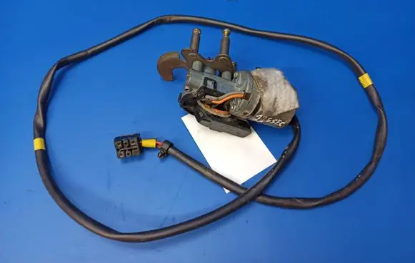 Mercedes-Benz 380 560SEC C126 Seat adjustment motor 0390216693 1265452628